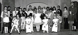 The Full Cast of Alice in Wonderland Select this image to see a larger version. 